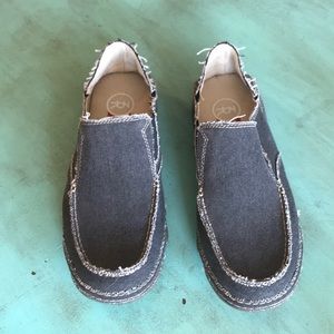 Men’s Tony Lama slip on canvis shoe, Size 9D